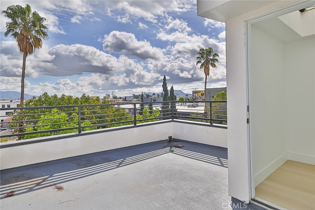 https://media.crmls.org/medias/5f2b9c62-dede-4540-9de6-a9c419b681a8.jpg?preset=X-Large