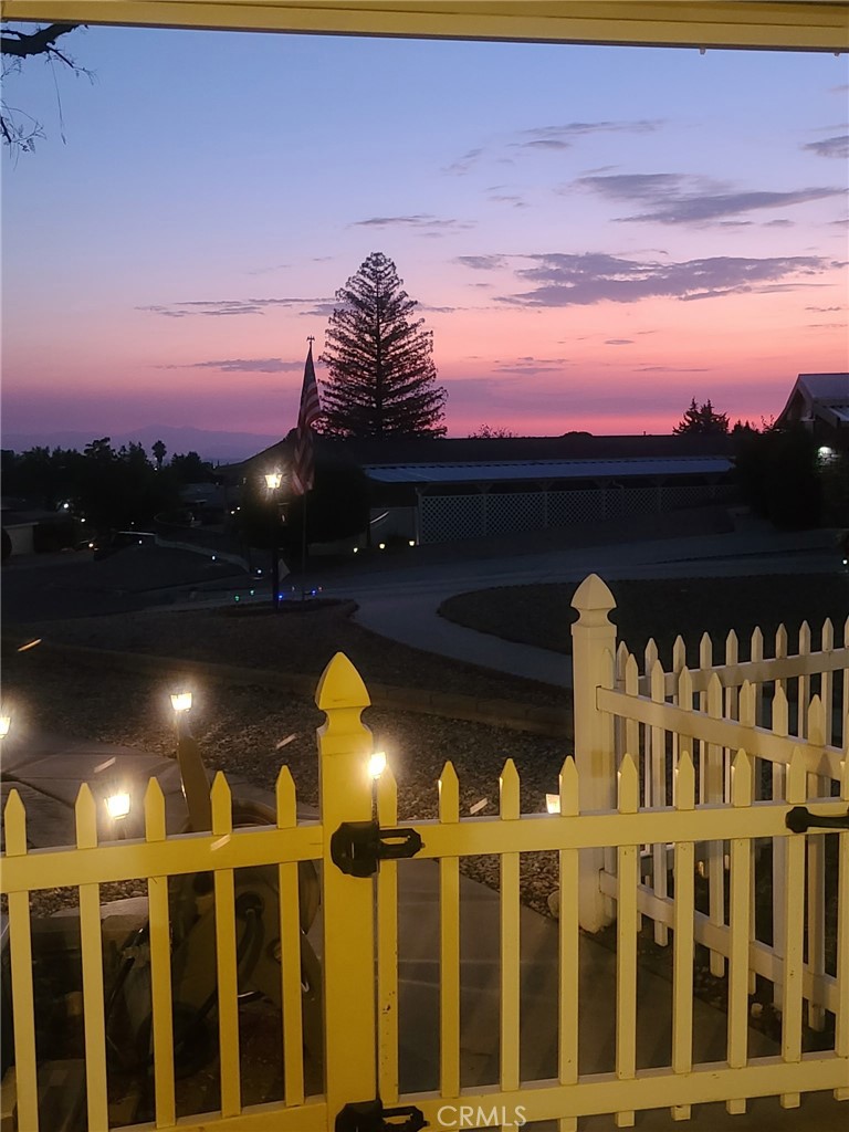 https://media.crmls.org/medias/5f2bd02e-f1a7-412a-9664-af60ead18736.jpg?preset=X-Large