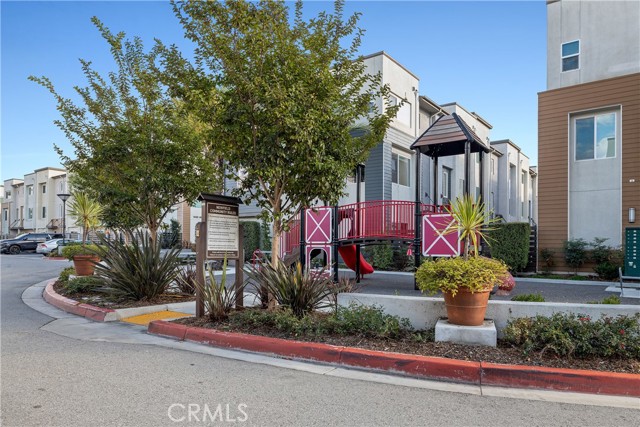 Detail Gallery Image 51 of 54 For 14424 Lily Ln #5,  Gardena,  CA 90247 - 3 Beds | 3/1 Baths