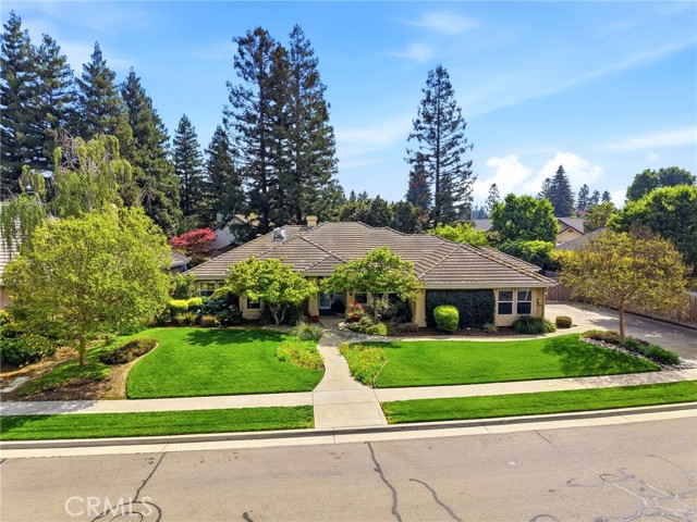 Detail Gallery Image 5 of 61 For 2134 Cottonwood Cir, Visalia,  CA 93277 - 4 Beds | 3 Baths