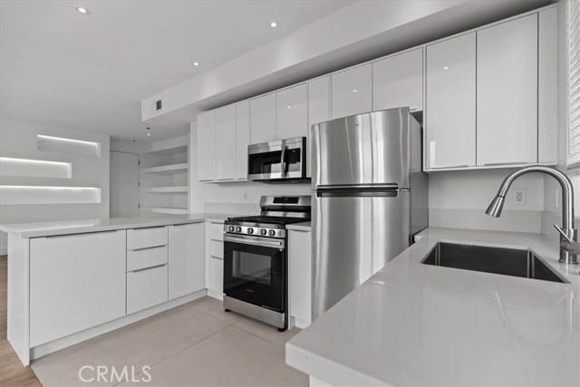 Detail Gallery Image 5 of 10 For 8811 Burton Way #318,  West Hollywood,  CA 90048 - 1 Beds | 1 Baths