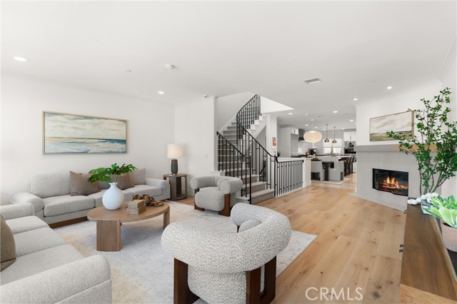 302 Carnation Avenue, Corona del Mar CA: https://media.crmls.org/medias/5f2d9005-9da6-4b71-9c36-c7959f8c3972.jpg