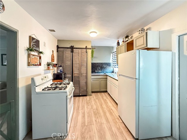 Detail Gallery Image 12 of 40 For 242 S Buena Vista St, Hemet,  CA 92543 - 4 Beds | 2 Baths