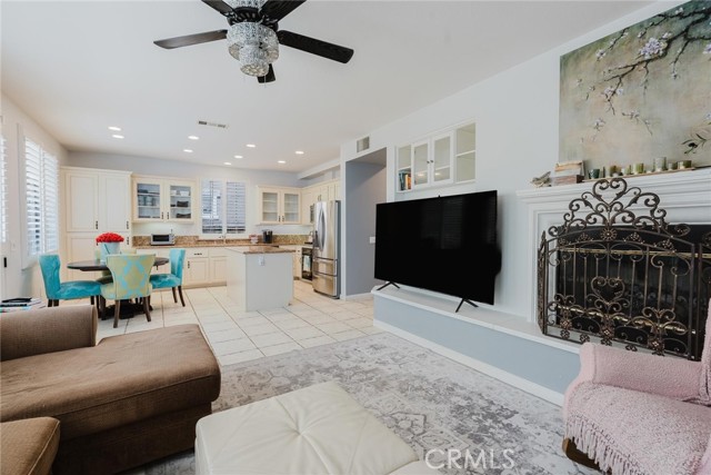 Detail Gallery Image 10 of 40 For 23346 Clearwater Ln, Valencia,  CA 91355 - 4 Beds | 2/1 Baths