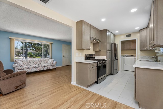 11747 Hollyview Drive, La Mirada CA: https://media.crmls.org/medias/5f304adc-a1ef-4fbe-8726-6f167fc12f73.jpg