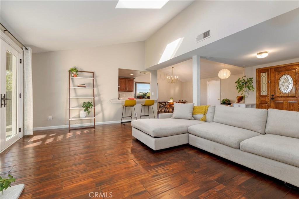 MLS #OC25261411 image #5