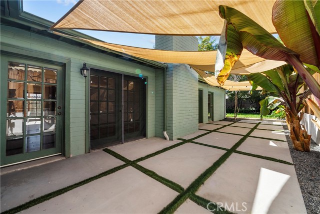22232 Buena Ventura St, Woodland Hills CA: https://media.crmls.org/medias/5f32be5f-de16-4fd0-acef-1602fa966980.jpg