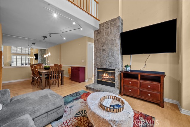 Detail Gallery Image 3 of 29 For 22371 Mission Cir, Chatsworth,  CA 91311 - 3 Beds | 2/1 Baths