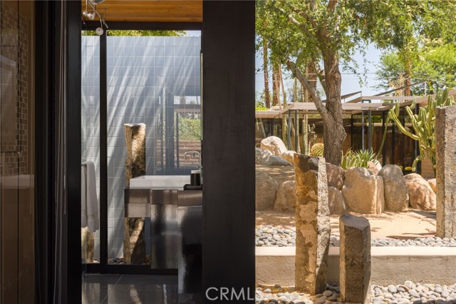 1950 E Desert Palms Drive, Palm Springs CA: https://media.crmls.org/medias/5f333d24-36ce-45f1-b81e-77bdbbf2ccdb.jpg