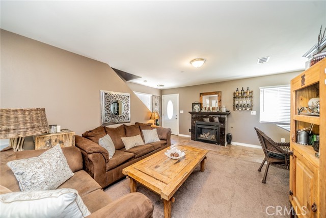 Detail Gallery Image 16 of 41 For 576 Rose Ln, Twin Peaks,  CA 92391 - 3 Beds | 2/1 Baths