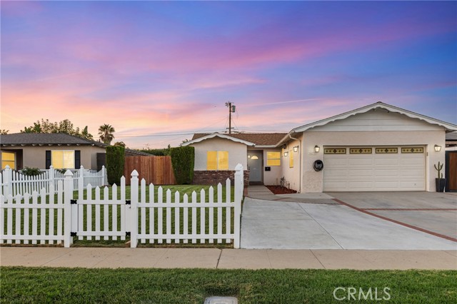 Detail Gallery Image 1 of 1 For 16737 Citronia St, Northridge,  CA 91343 - 3 Beds | 3 Baths