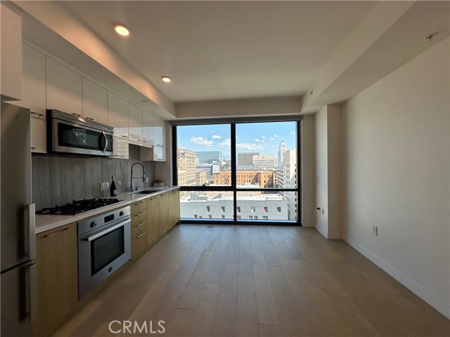 Detail Gallery Image 3 of 14 For 400 S Broadway #1002,  Los Angeles,  CA 90013 - 1 Beds | 1 Baths