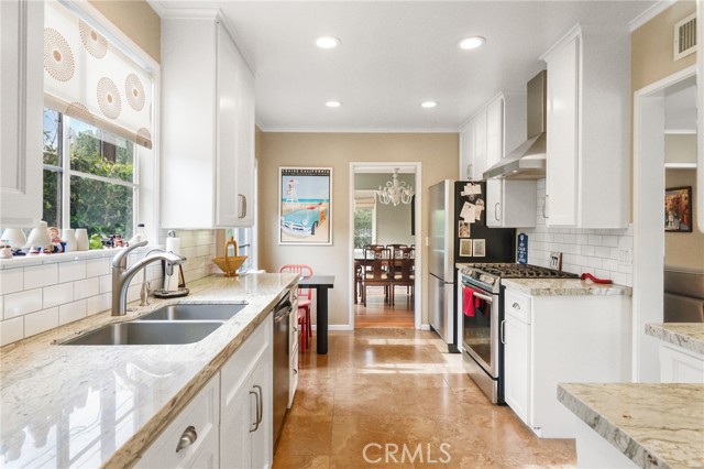 Detail Gallery Image 7 of 55 For 14060 Chandler Bld, Sherman Oaks,  CA 91401 - 3 Beds | 2 Baths