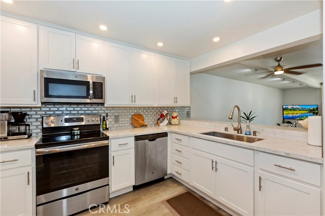 Detail Gallery Image 5 of 30 For 5226 Marina Pacifica Dr, Long Beach,  CA 90803 - 1 Beds | 1/1 Baths