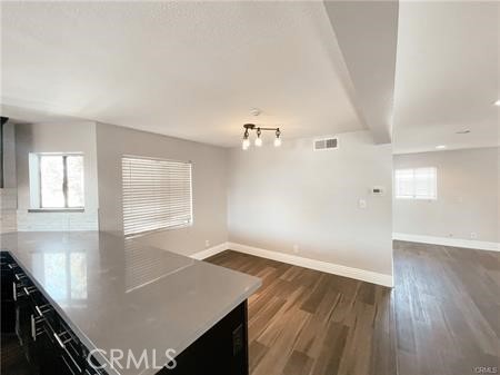 Detail Gallery Image 2 of 15 For 2206 Carnegie a,  Redondo Beach,  CA 90278 - 2 Beds | 3 Baths