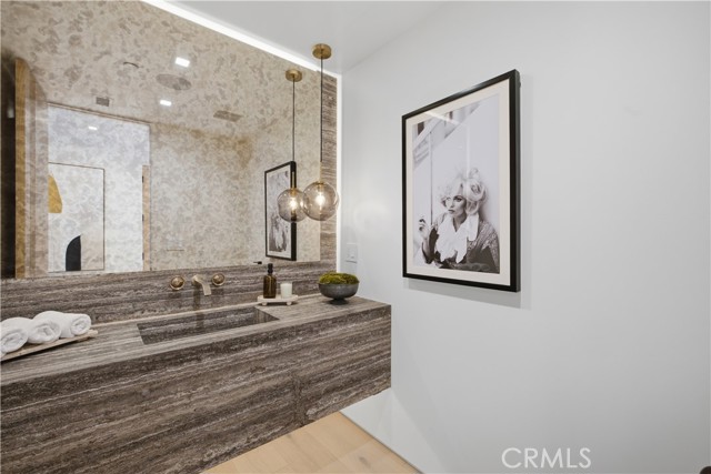 22518 Burbank photo 16