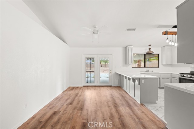 Detail Gallery Image 8 of 18 For 17805 Walnut, Hesperia,  CA 92345 - 3 Beds | 2 Baths