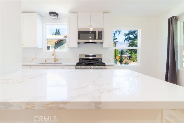 2123 Navarro Avenue, Altadena CA: https://media.crmls.org/medias/5f380c9e-c94f-4ab1-a961-56bbbc70e350.jpg