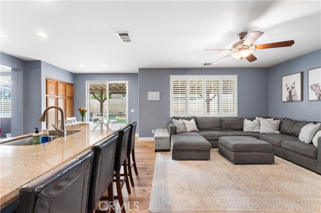 4122 Rainer, Lancaster CA: https://media.crmls.org/medias/5f3881e3-f08b-4c8c-b022-a2566557b10d.jpg