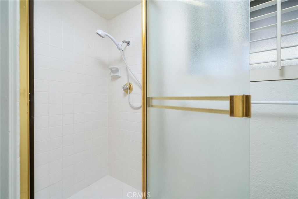 https://media.crmls.org/medias/5f388c78-5eef-47b8-99f6-094501a1e972.jpg?preset=X-Large