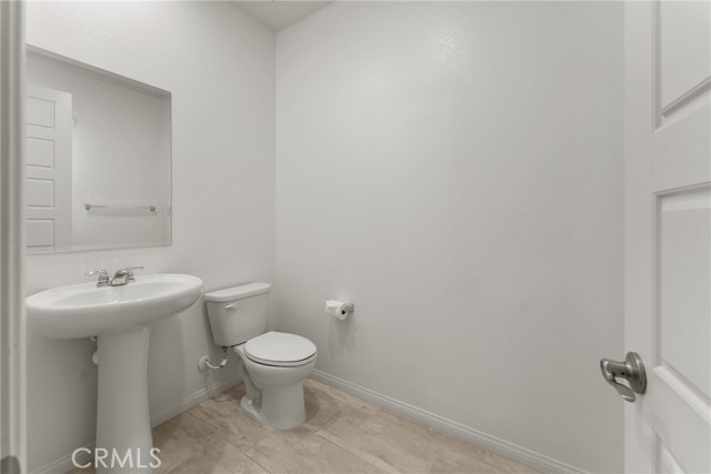 Detail Gallery Image 14 of 46 For 4011 Elderberry, Lake Elsinore,  CA 92530 - 4 Beds | 2/1 Baths