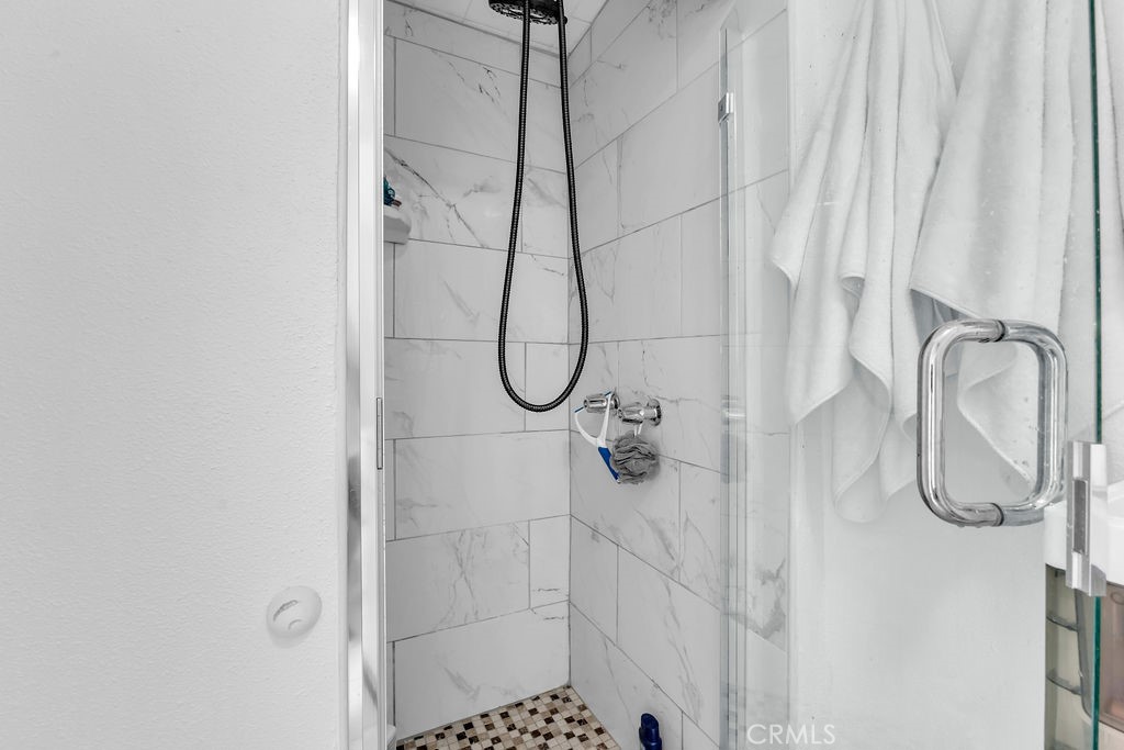 https://media.crmls.org/medias/5f38f875-2c63-4e1b-858e-6d9ade2707ab.jpg?preset=X-Large