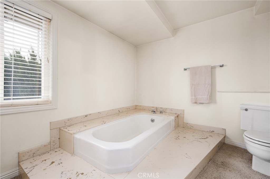 https://media.crmls.org/medias/5f3a4cb7-e119-4604-b1d7-f514b934ad19.jpg?preset=X-Large