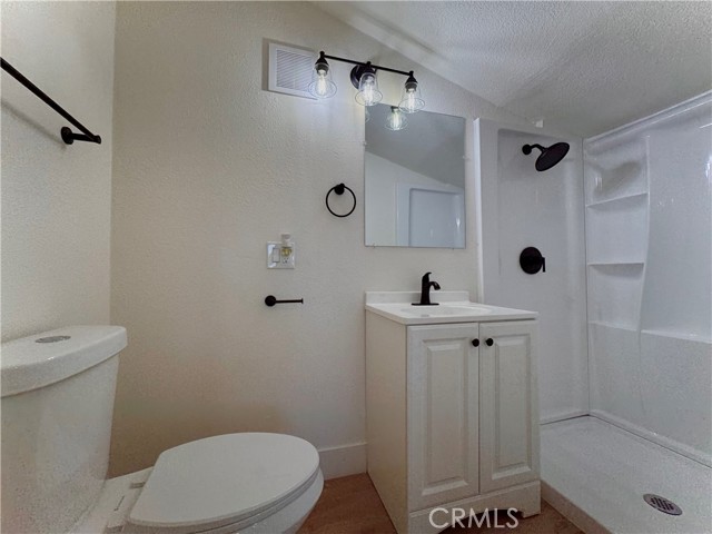 Detail Gallery Image 9 of 11 For 3230 Bronson, San Bernardino,  CA 92407 - 3 Beds | 2 Baths