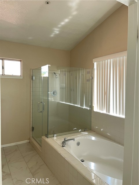 Detail Gallery Image 8 of 14 For 13747 Stanford Ct, Fontana,  CA 92336 - 4 Beds | 3 Baths