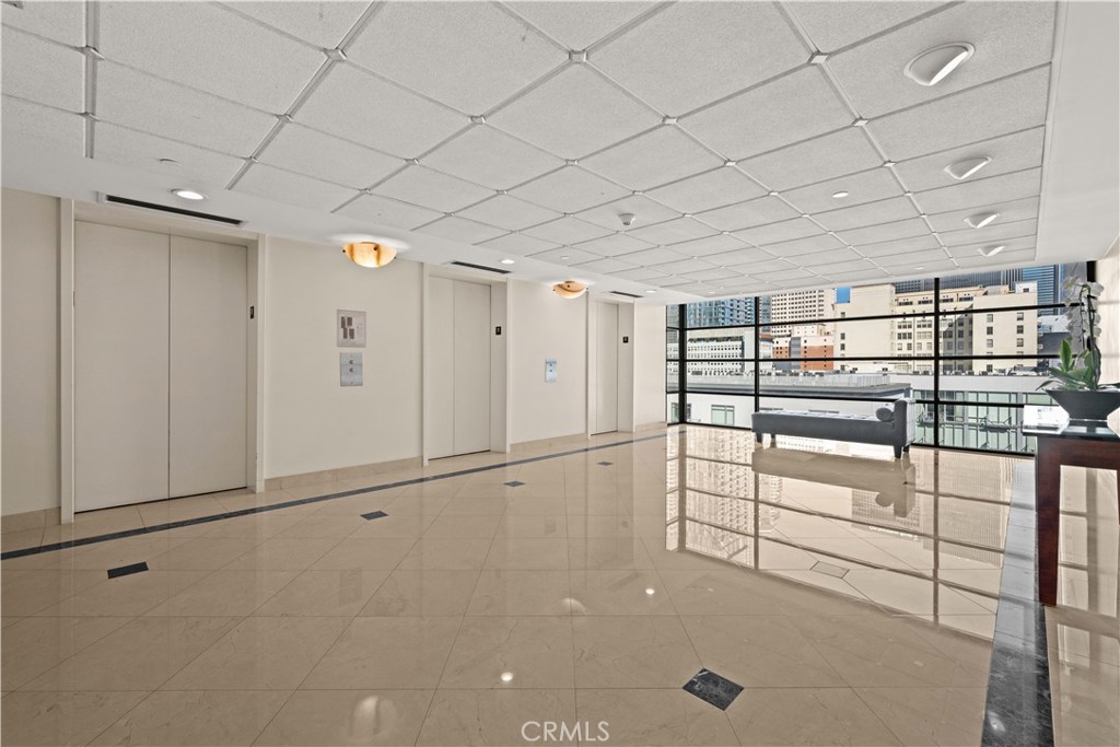 https://media.crmls.org/medias/5f3bee74-5837-4dc6-b5fe-d07ca02f8d60.jpg?preset=X-Large