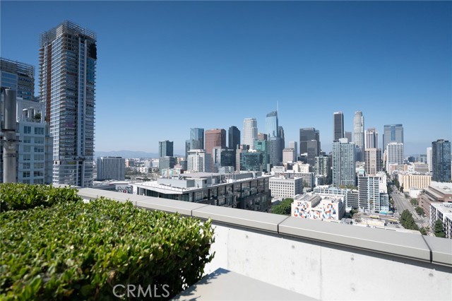 1155 South Grand Avenue, Los Angeles CA: https://media.crmls.org/medias/5f3c0bf1-39de-4e41-8fc8-bad8b0619606.jpg