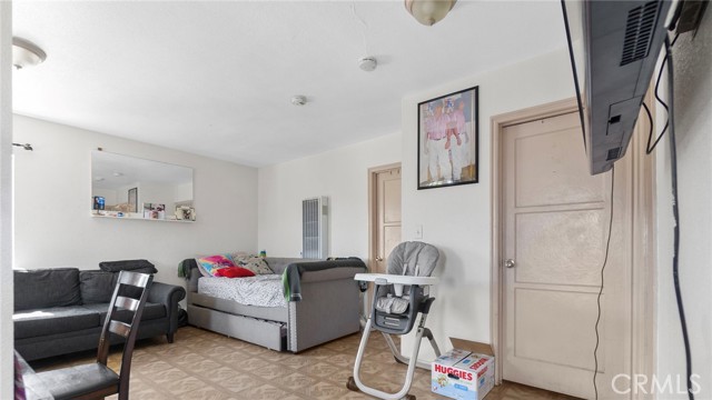Detail Gallery Image 34 of 62 For 413 E 81st St, Los Angeles,  CA 90003 - – Beds | – Baths