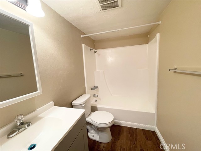 Detail Gallery Image 9 of 12 For 1452 3rd St #2,  La Verne,  CA 91750 - 2 Beds | 1/1 Baths