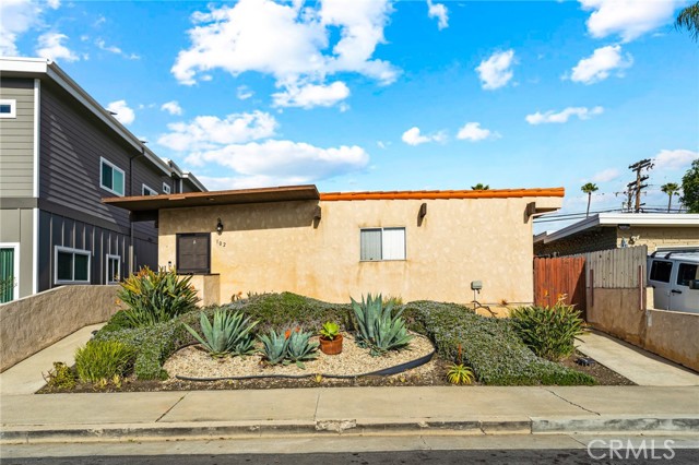 Detail Gallery Image 2 of 15 For 102 Avenida Pelayo #B,  San Clemente,  CA 92672 - 1 Beds | 1 Baths