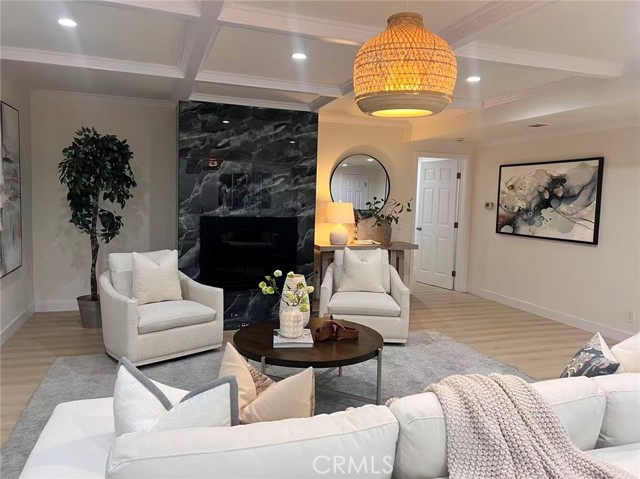 Detail Gallery Image 5 of 26 For 4701 Don Miguel, Los Angeles,  CA 90008 - 3 Beds | 3 Baths