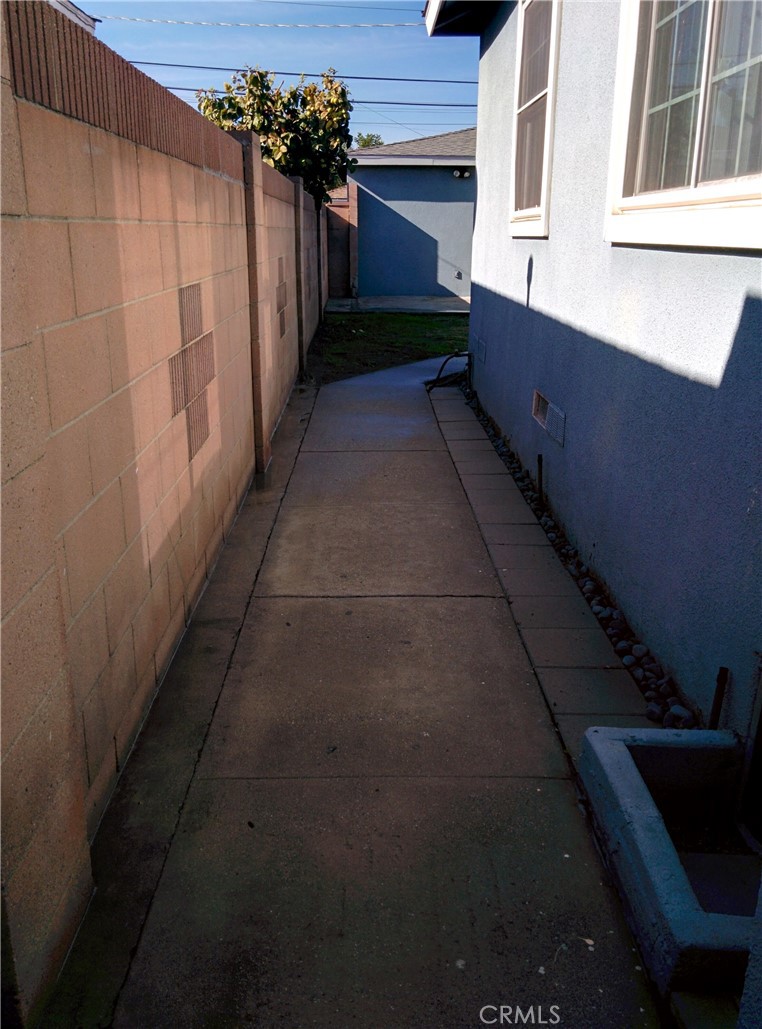 https://media.crmls.org/medias/5f3fb39c-6e68-4b40-9625-9fa385c58c87.jpg?preset=X-Large