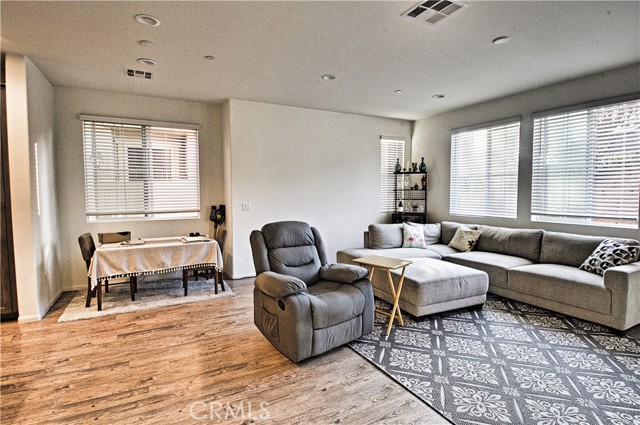 Detail Gallery Image 3 of 26 For 202 Bay Laurel Ct, Vista,  CA 92083 - 3 Beds | 2/1 Baths
