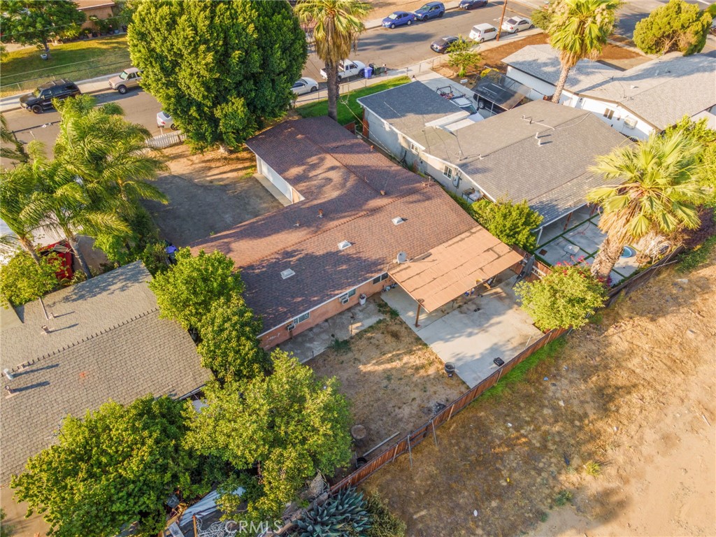 https://media.crmls.org/medias/5f401a5b-af9d-4b62-b2e5-aae5a73d2e0d.jpg?preset=X-Large
