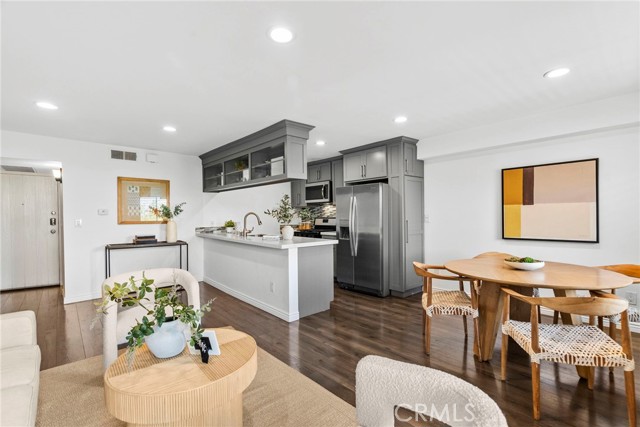 Detail Gallery Image 1 of 40 For 2700 Cahuenga Bld #3104,  Hollywood Hills,  CA 90068 - 1 Beds | 1 Baths