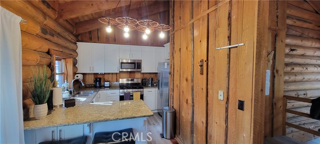 Detail Gallery Image 15 of 33 For 41853 Brownie Ln, Big Bear Lake,  CA 92315 - 3 Beds | 2 Baths