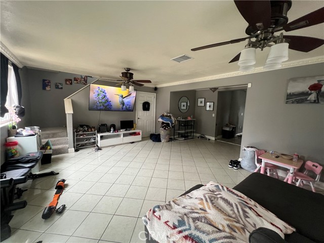 Detail Gallery Image 4 of 9 For 664 W 14th St, San Bernardino,  CA 92405 - 3 Beds | 3 Baths