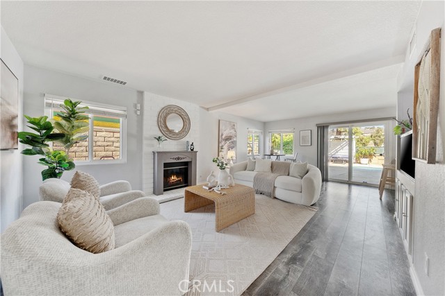 Detail Gallery Image 14 of 38 For 35 Old Wood Rd, Pomona,  CA 91766 - 4 Beds | 2/1 Baths