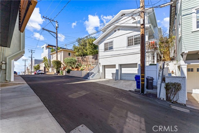 400 17th Street, Manhattan Beach, California 90266, 4 Bedrooms Bedrooms, ,2 BathroomsBathrooms,Residential,For Sale,17th,PW24197344