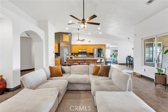 Detail Gallery Image 16 of 75 For 13724 Yuma Rd, Apple Valley,  CA 92307 - 5 Beds | 2/1 Baths