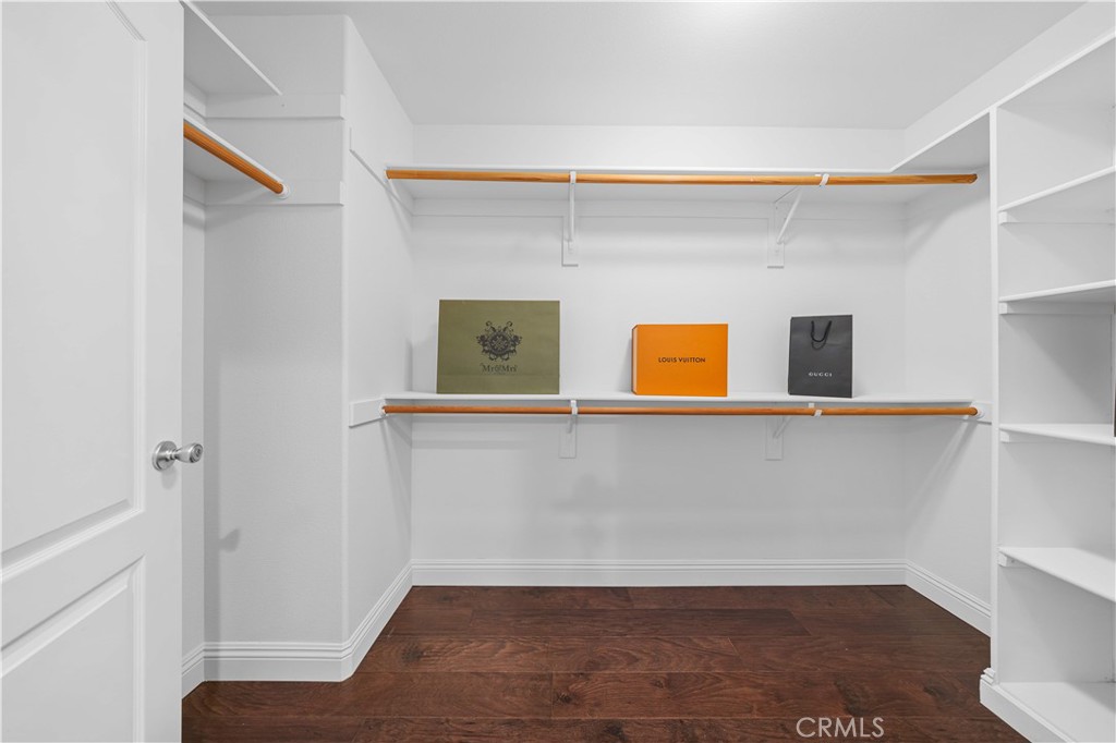 https://media.crmls.org/medias/5f429f43-9c9d-423d-b177-02b3d58185be.jpg?preset=X-Large