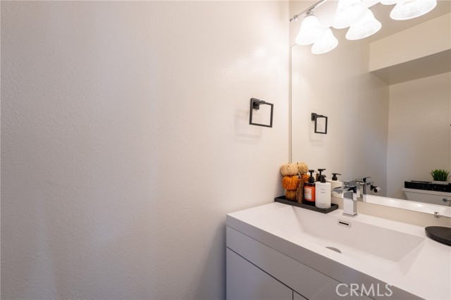 Detail Gallery Image 8 of 34 For 7757 via Rosa Maria, Burbank,  CA 91504 - 2 Beds | 3 Baths