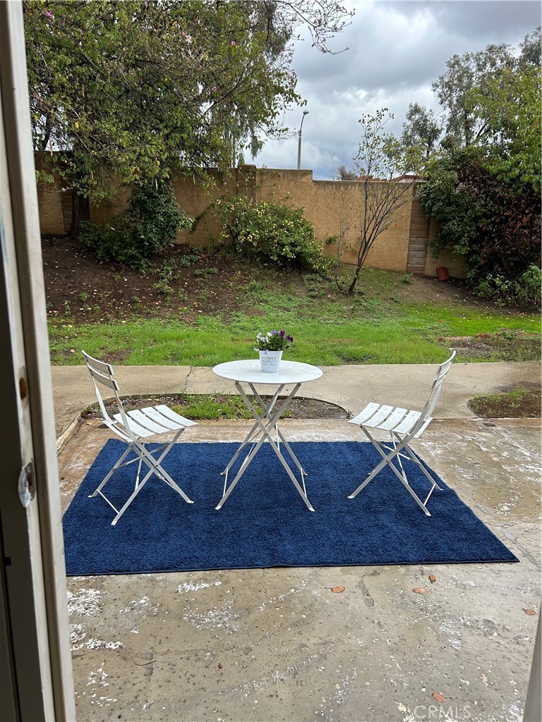https://media.crmls.org/medias/5f42b0ac-f14d-4395-b72f-0b70778dbc5f.jpg?preset=X-Large