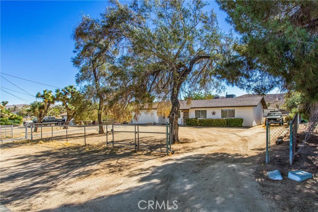 Detail Gallery Image 2 of 34 For 57545 Pueblo Trl, Yucca Valley,  CA 92284 - 3 Beds | 1 Baths