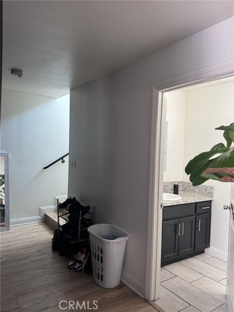 827 E 109th Place, Los Angeles CA: https://media.crmls.org/medias/5f430ef6-caa7-4ae0-b798-60544994fe9a.jpg