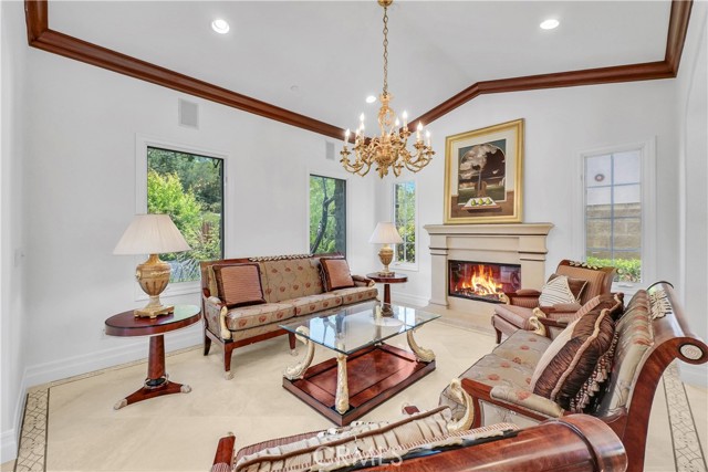 25 Village Way, Irvine CA: https://media.crmls.org/medias/5f4324c8-ba7a-4f2c-b6d6-94c00d855839.jpg